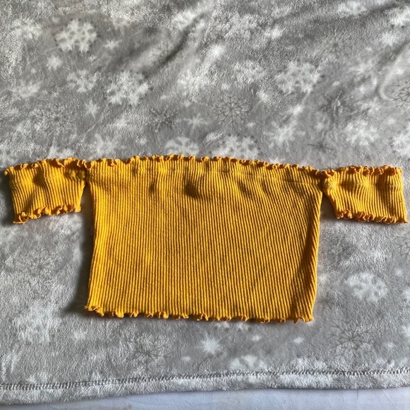 Off the shoulder Mustard crop top - Picture 1 of 3